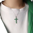 Pendentif croix en émeraude