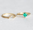 Elegant princess cut emerald ring set with a modern design.