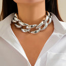 Gros collier doré femme