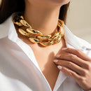 Gros collier doré femme