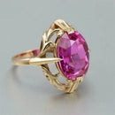 Bague dorée avec pierre rouge