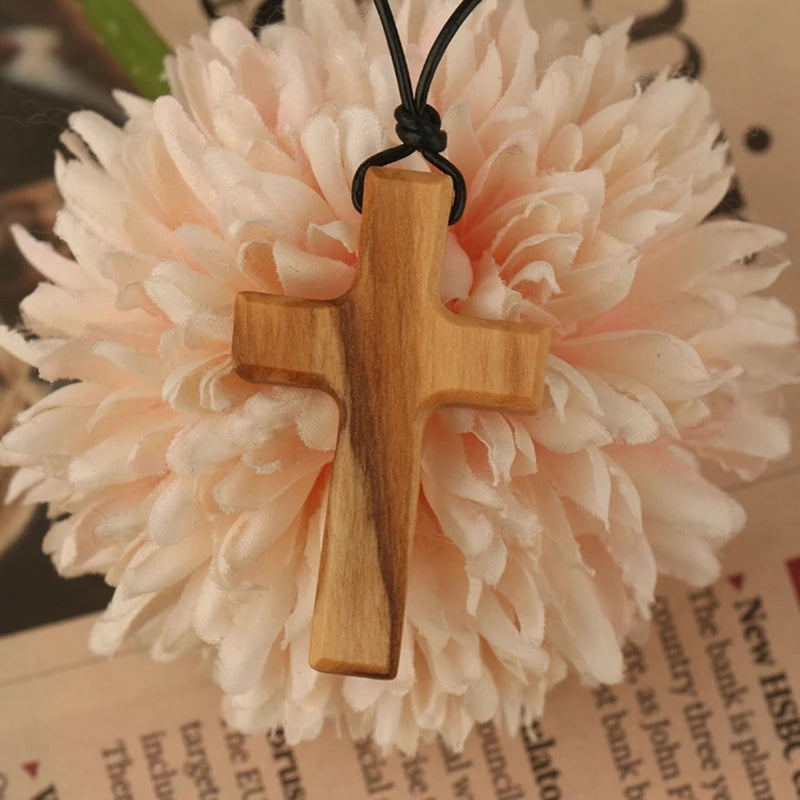 Croix en bois pendentif