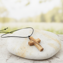 Croix en bois pendentif