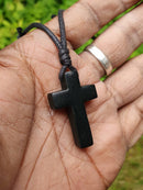 Pendentif croix pierre
