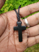 Pendentif croix pierre