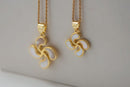 Pendentif en nacre blanche